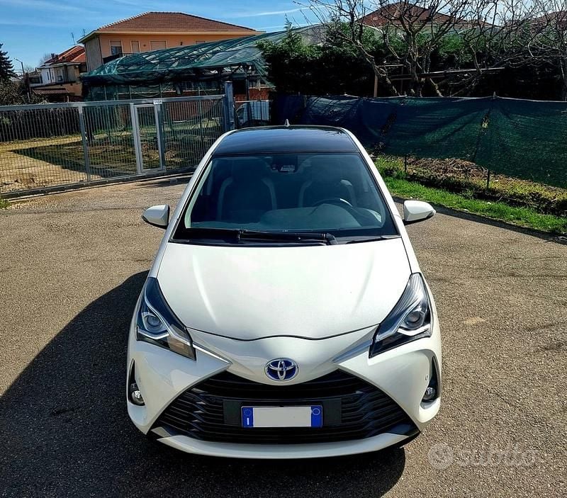 Usata Toyota Yaris Hybrid Edition 73 CV (53 kW) 2019 Bianco Berlina