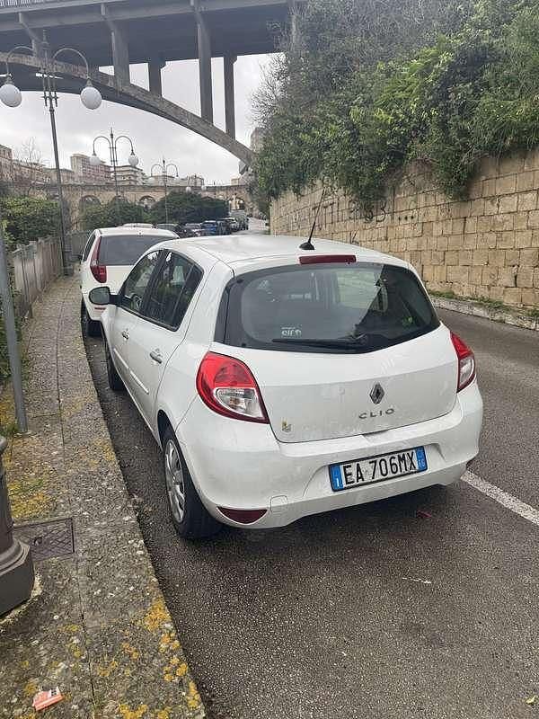 Usata Renault Clio II 75 CV (55 kW) 2010 Berlina