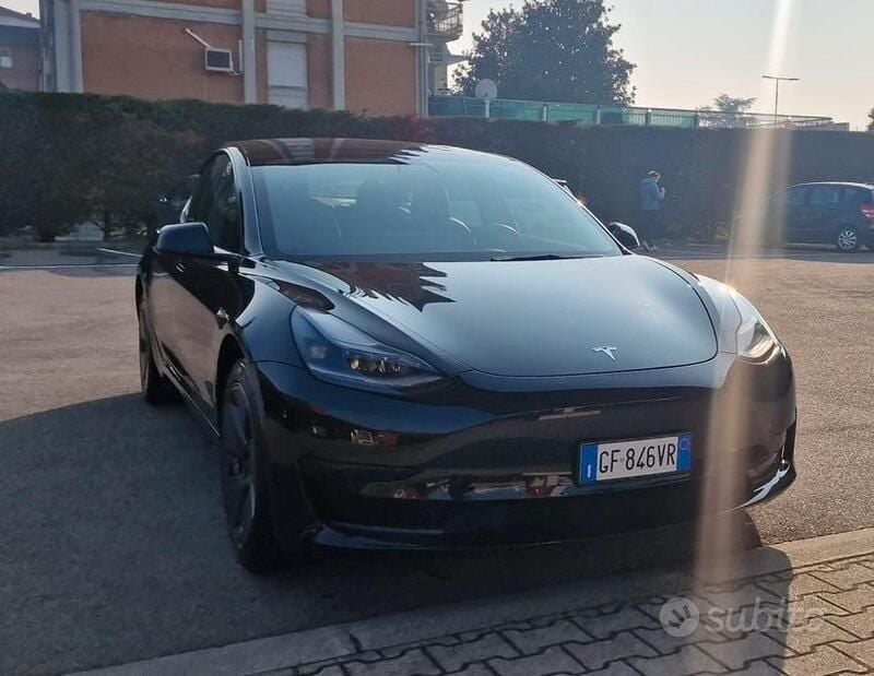 Usata 2021 Tesla Model 3 Standard Range Plus Tre volumi | 28.000 € (Buon prezzo) - Immagine 1/4
