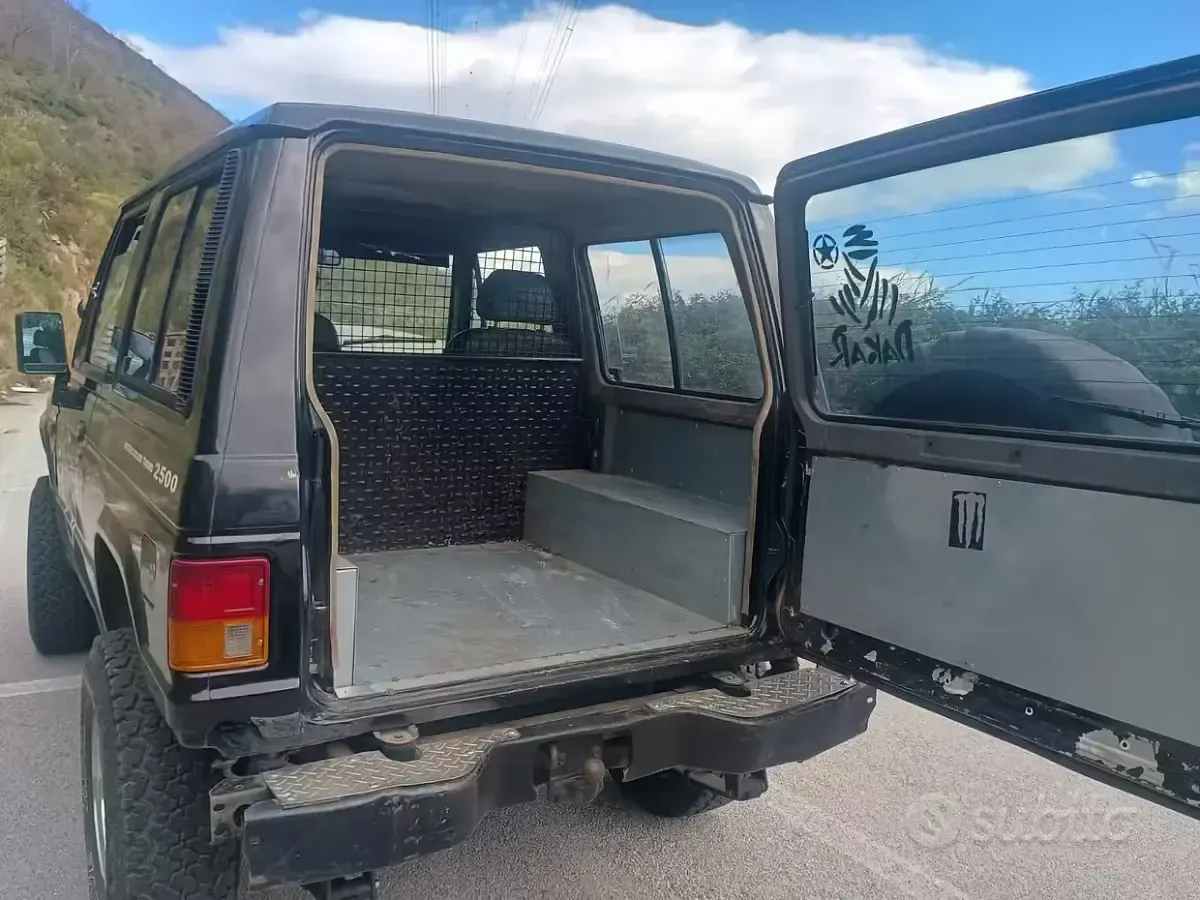 Usata Mitsubishi Pajero 95 CV (69 kW) 1989 Nero SUV