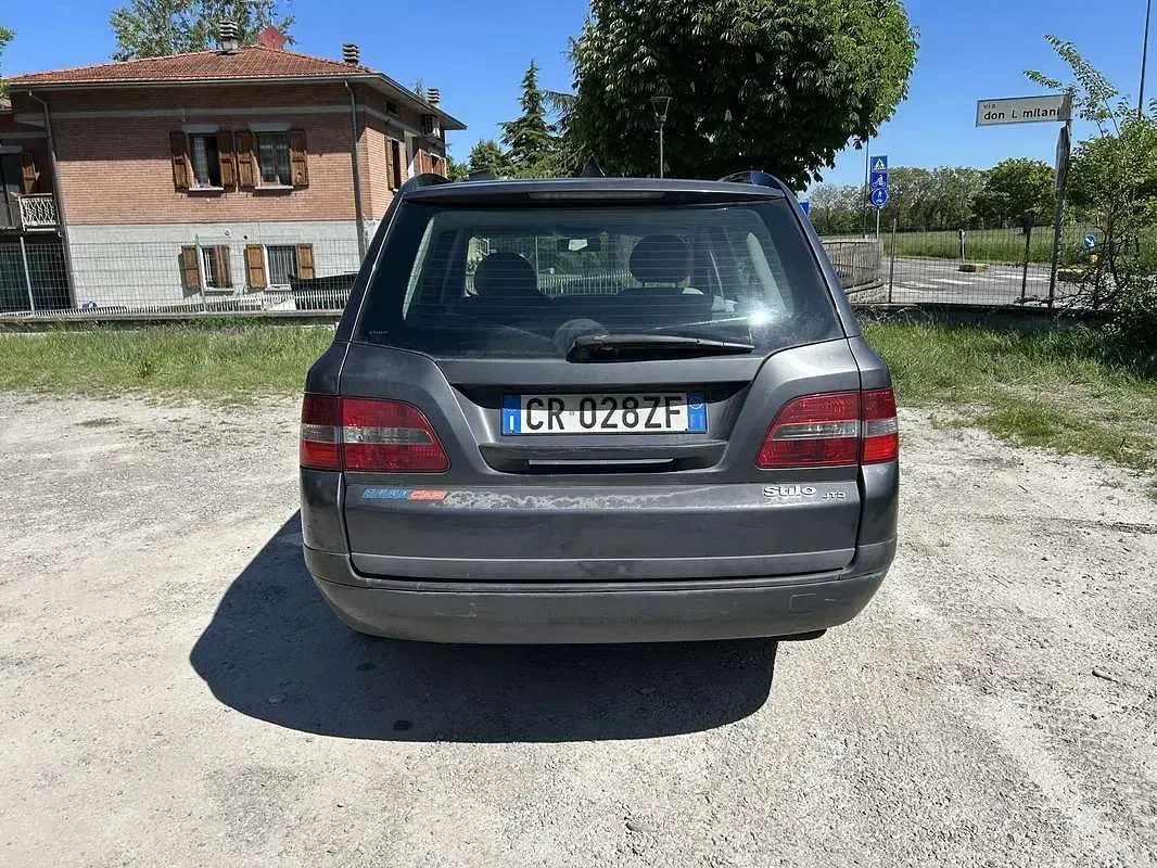 Usata Fiat Stilo Dynamic 140 CV (102 kW) 2004 Grigio Station wagon