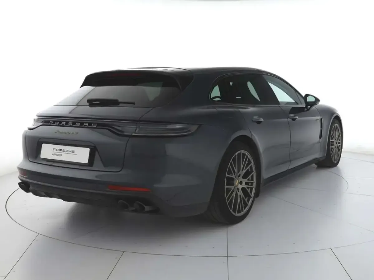Usata Porsche Panamera S E-Hybrid Platinum Edition 462 CV (339 kW) 2023 Grigio vulcano metallizzato Utilitaria
