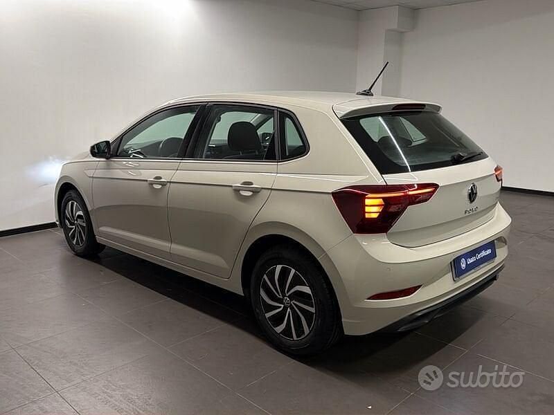 Usata VW Polo Life 95 CV (69 kW) 2023 Grigio Utilitaria