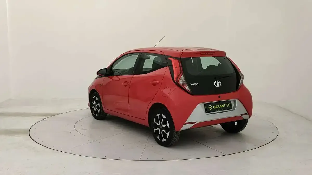 Usata Toyota Aygo 72 CV (52 kW) 2020 Rosso Utilitaria