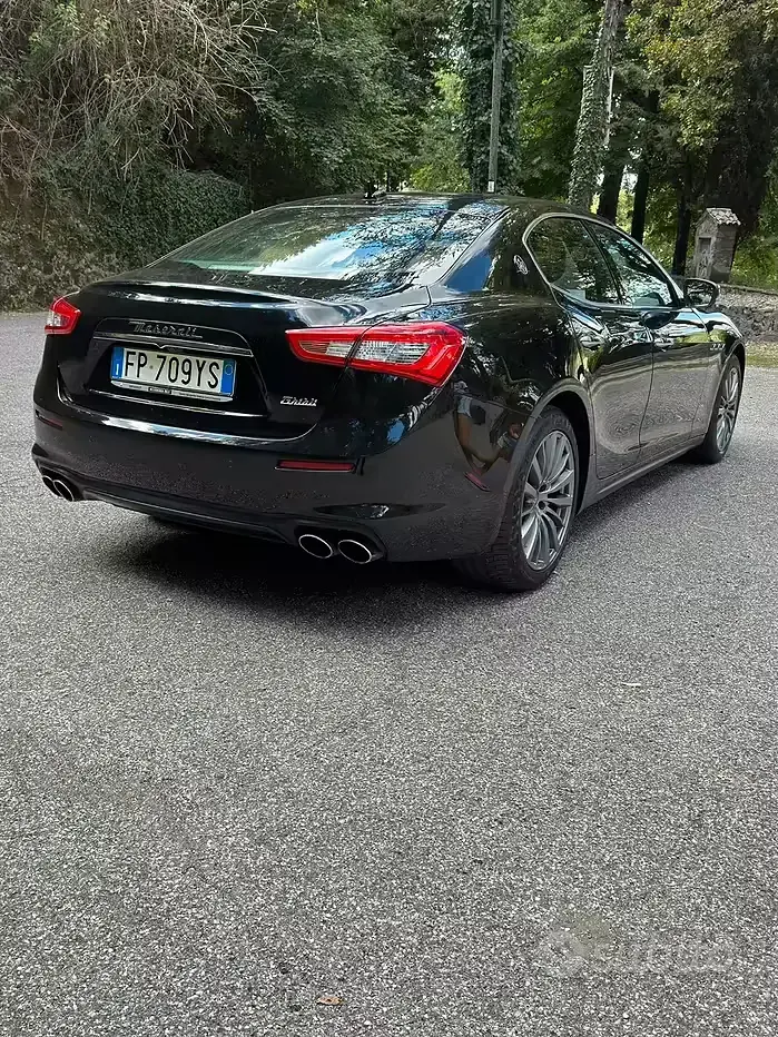 Begagnad Maserati Ghibli 250 HK (183 kW) 2018 Svart Sedan