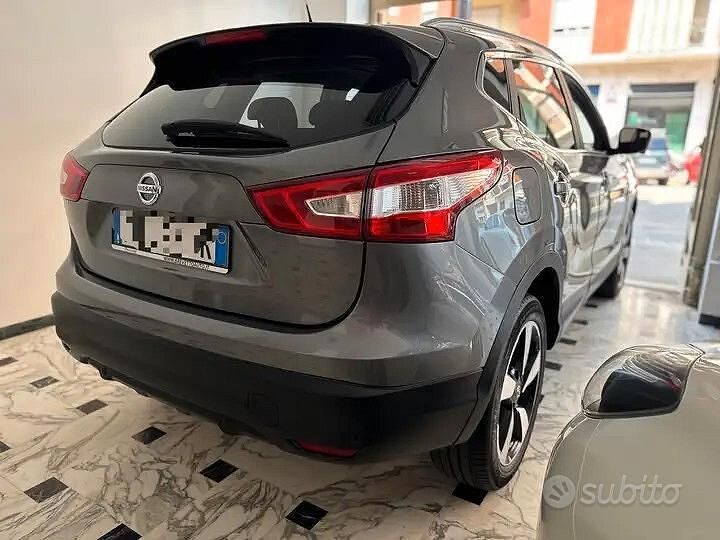 Usata Nissan Qashqai Tekna 131 CV (96 kW) 2017 Grigio SUV