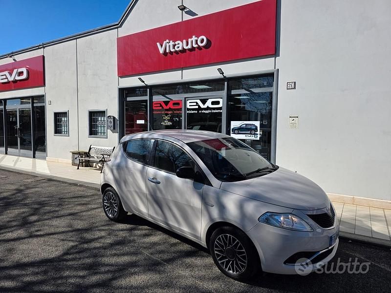 Usata Lancia Ypsilon Gold 69 CV (50 kW) 2016 Beige Utilitaria