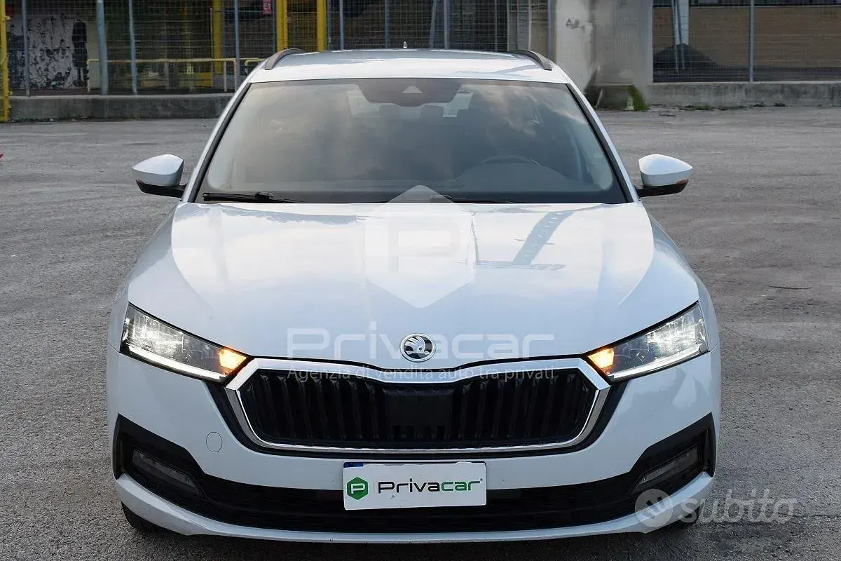 Usata Skoda Octavia Executive 116 CV (85 kW) 2022 Bianco Station wagon