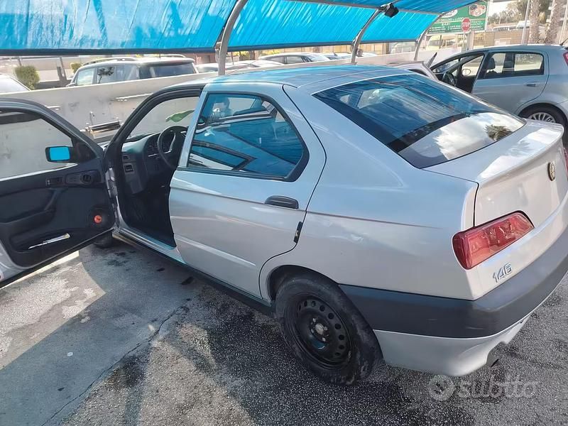 Usata Alfa Romeo 146 103 CV (75 kW) 1998 Grigio Utilitaria