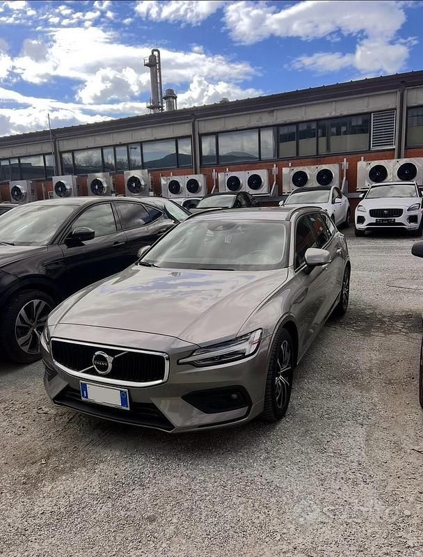 Usata 2019 Volvo V60 Station wagon | 17.500 € (Ottimo prezzo) - Immagine 1/3