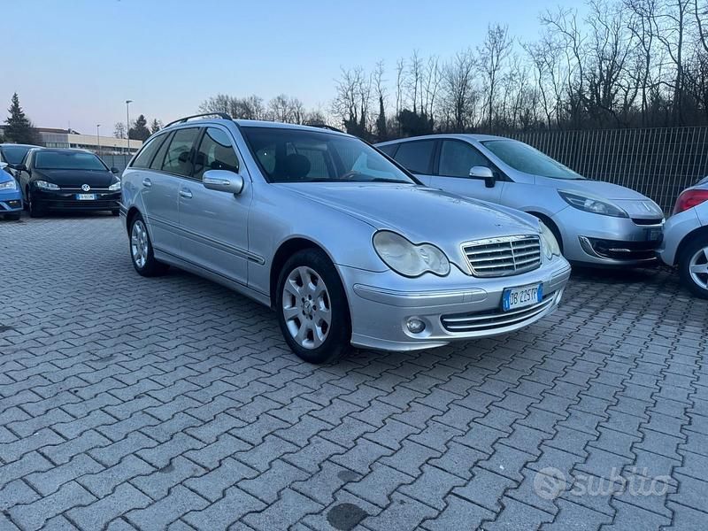Usata Mercedes C220 Avantgarde 122 CV (89 kW) 2006 Grigio Station wagon