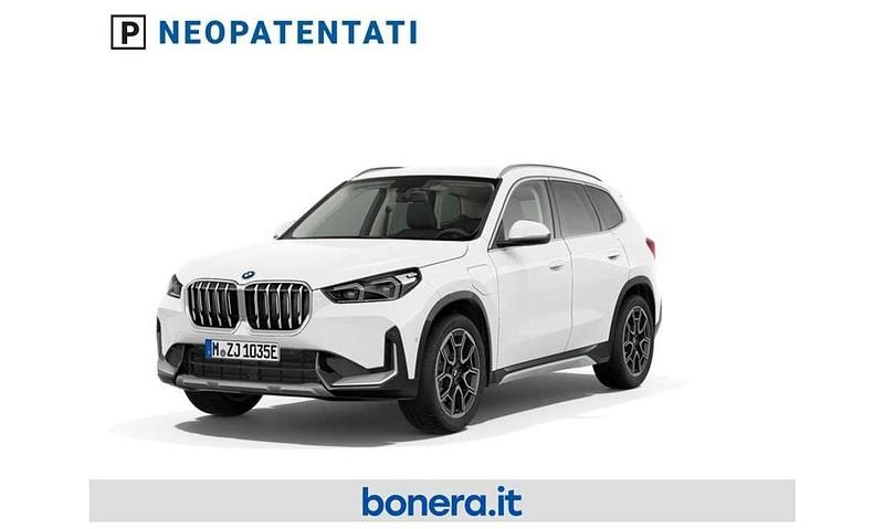 Nuova BMW X1 245 CV (180 kW) 2026 Alpin white pastello SUV