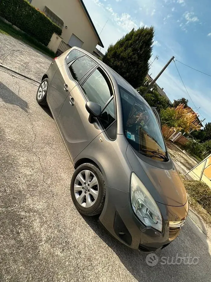 Usata Opel Meriva 95 CV (69 kW) 2013 Monovolume