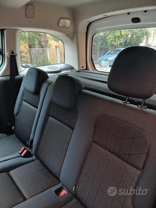 Gebraucht Peugeot Partner 92 PS (67 kW) 2011 Weiß Van / Kleinbus