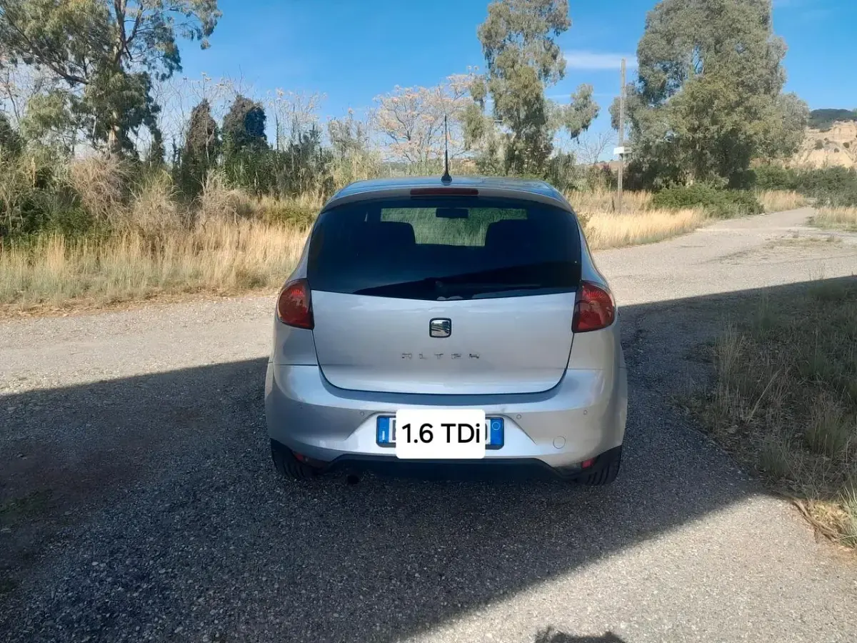Usata Seat Altea Style 105 CV (77 kW) 2011 Argento Monovolume