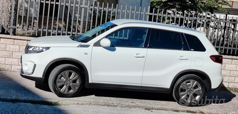 Usata Suzuki Vitara Cool 129 CV (94 kW) 2022 Bianco SUV