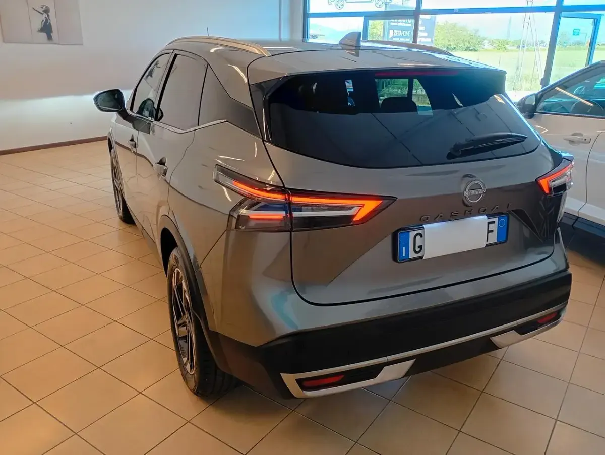 Usata Nissan Qashqai N-Connecta 140 CV (102 kW) 2025 Grigio SUV
