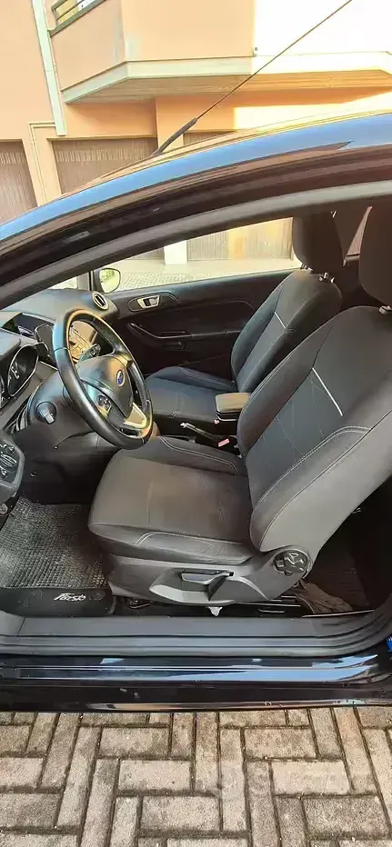 Usata Ford Fiesta 97 CV (71 kW) 2013 Nero Berlina
