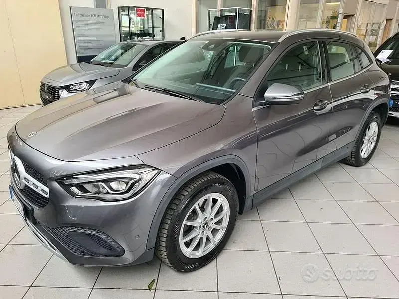 Begagnad Mercedes GLA200 Business 150 HK (110 kW) 2023 Grå SUV
