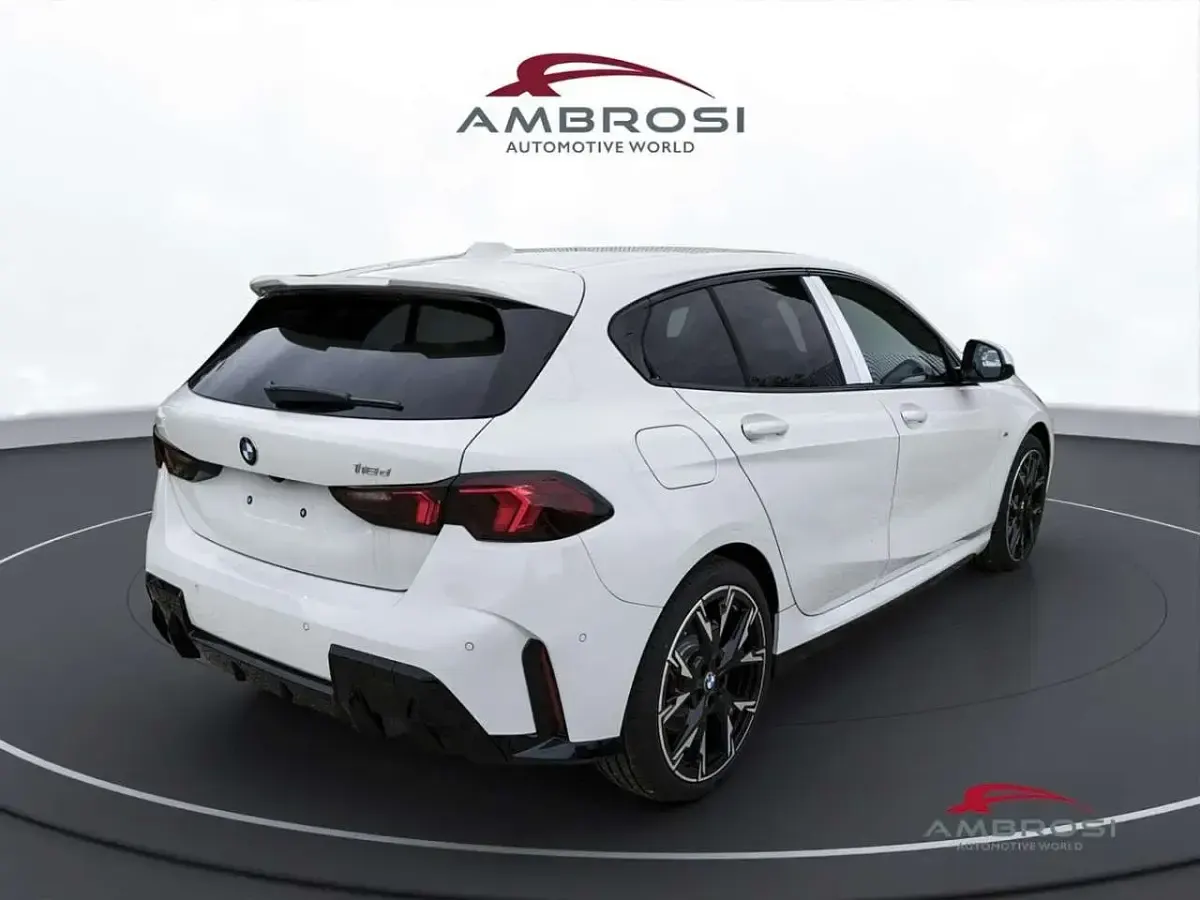 Nuova BMW 118 M Sport 150 CV (110 kW) 2026 Alpin white pastello Utilitaria