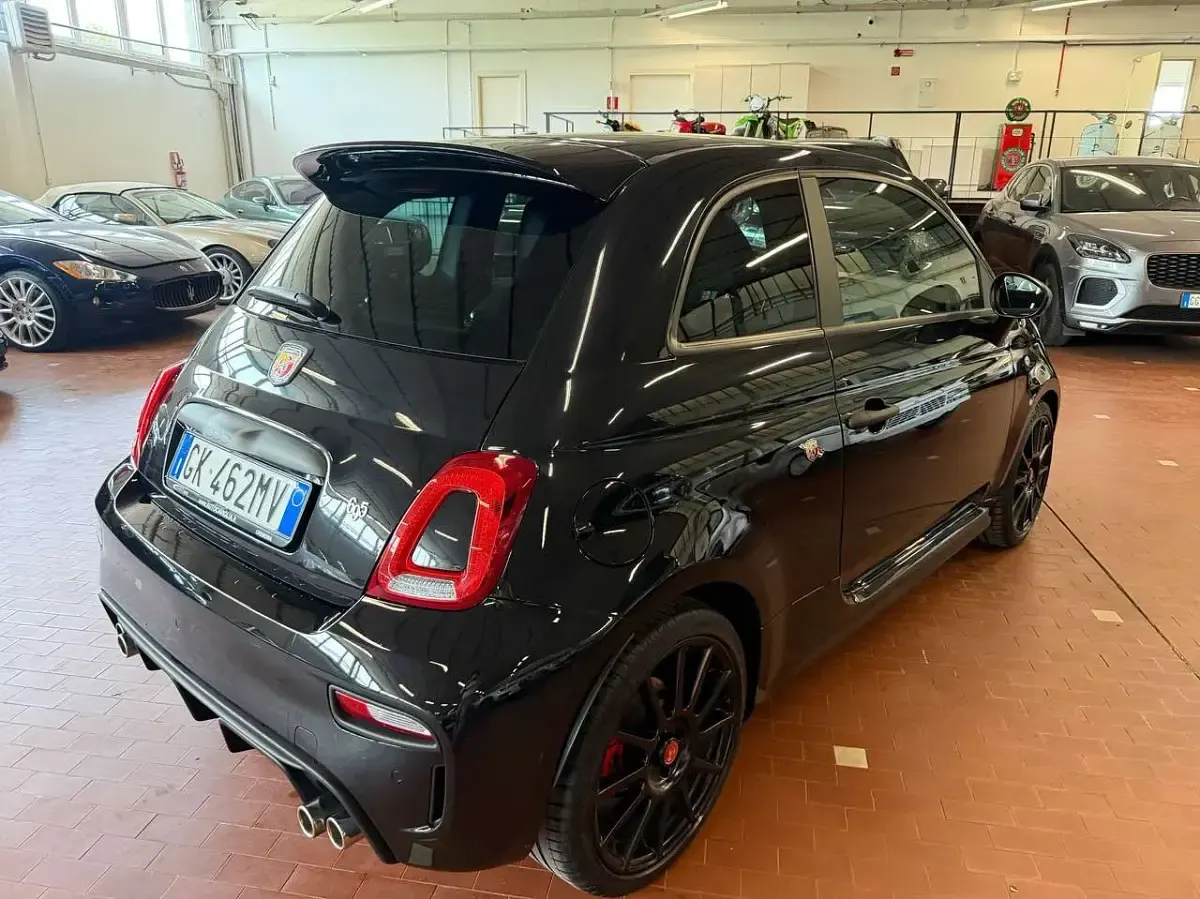 Usata Abarth 695 Competizione 179 CV (131 kW) 2023 Nero Utilitaria