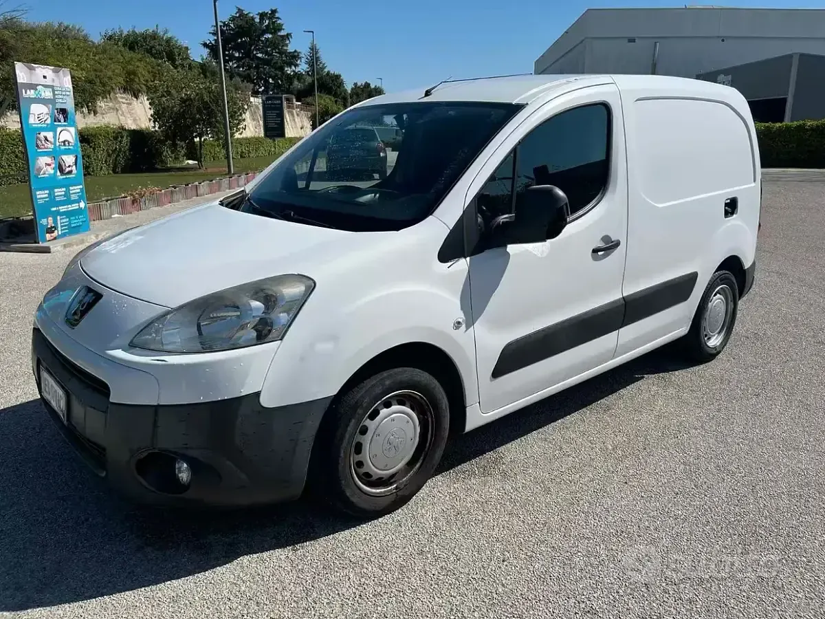 Usata Peugeot Partner 90 CV (66 kW) 2010 Bianco Monovolume