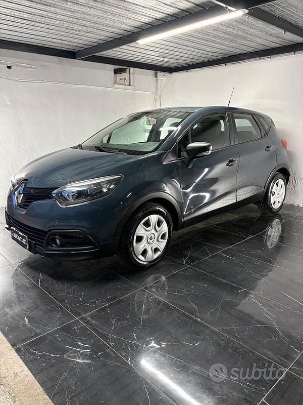 Usata Renault Captur 90 CV (66 kW) 2016 Grigio SUV