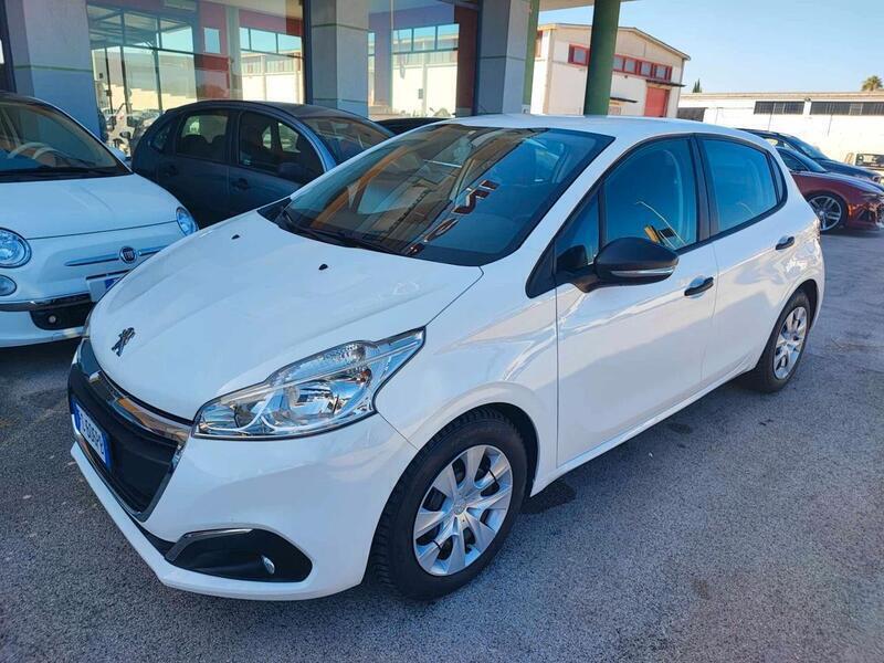 Usato 2016 Peugeot 208 1.6 Diesel 75 CV (8.900 €)