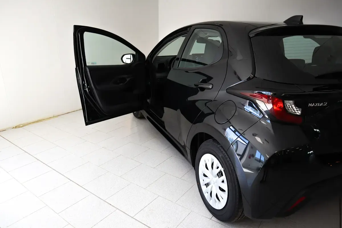 Usata Mazda 2 116 CV (85 kW) 2023 Nero Utilitaria