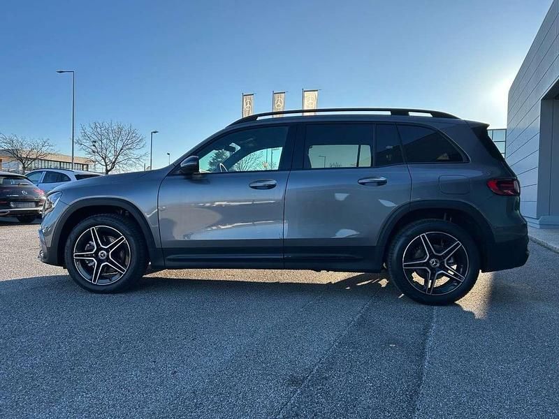 Nuova Mercedes GLB180 116 CV (85 kW) 2026 Grigio montagna SUV