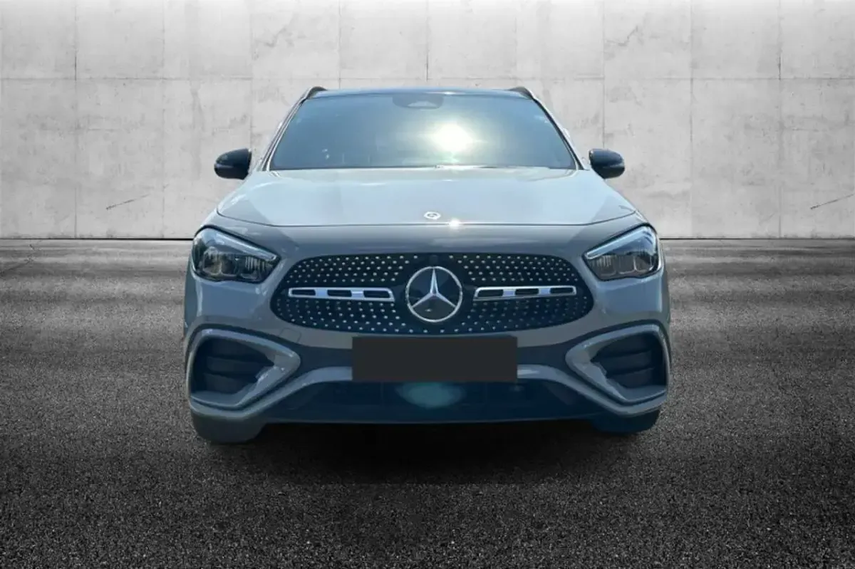 Usata Mercedes GLA200 AMG Line Premium 150 CV (110 kW) 2025 Grigio SUV