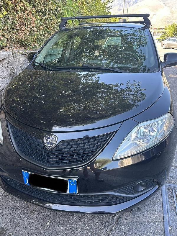 Usata Lancia Ypsilon Gold 69 CV (50 kW) 2018 Nero Utilitaria