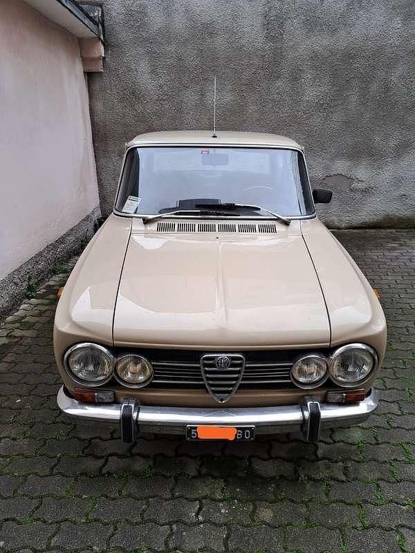 Usata Alfa Romeo Giulia 1300 Super 91 CV (66 kW) 1972 Beige Berlina