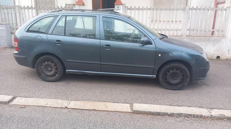 Grigio Usata 2005 Skoda Fabia Utilitaria | 500 € - Immagine 1/2