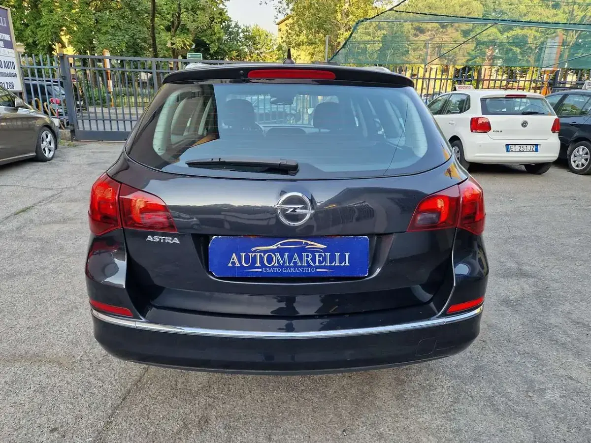 Usata Opel Astra Cosmo 131 CV (96 kW) 2014 Nero Station wagon