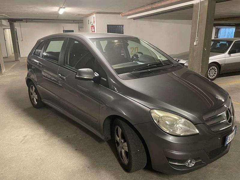Usata Mercedes B160 Executive 95 CV (69 kW) 2010 Grigio Monovolume
