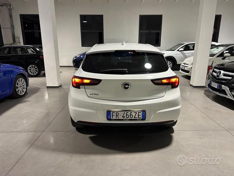 Usata Opel Astra Innovation 110 CV (80 kW) 2018 Bianco Berlina