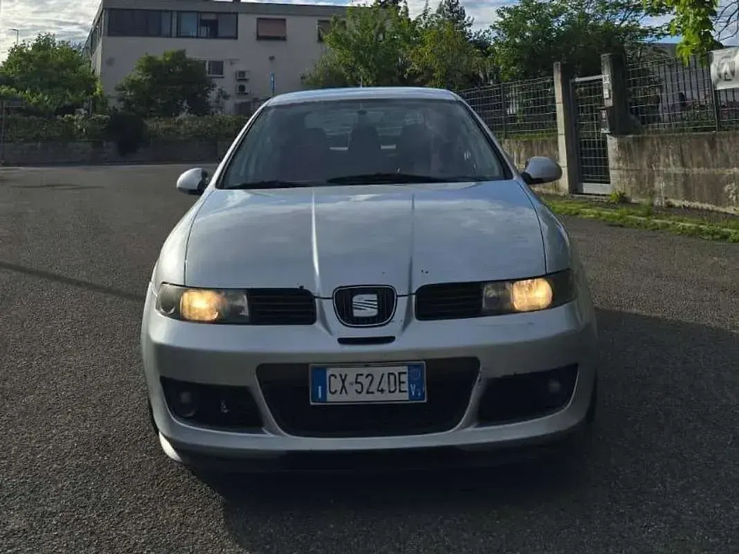 Usata Seat Leon FR 150 CV (110 kW) 2005 Argento Utilitaria