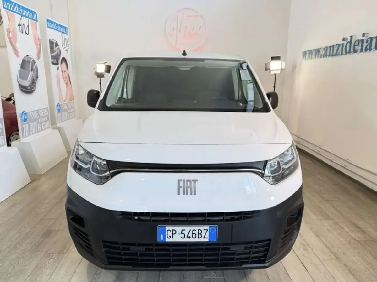 Usata Fiat Doblò 102 CV (75 kW) 2023 Bianco Monovolume