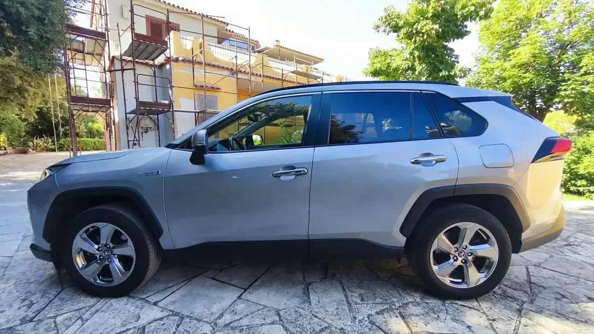 Usata Toyota RAV4 Hybrid Lounge 155 CV (114 kW) 2019 SUV