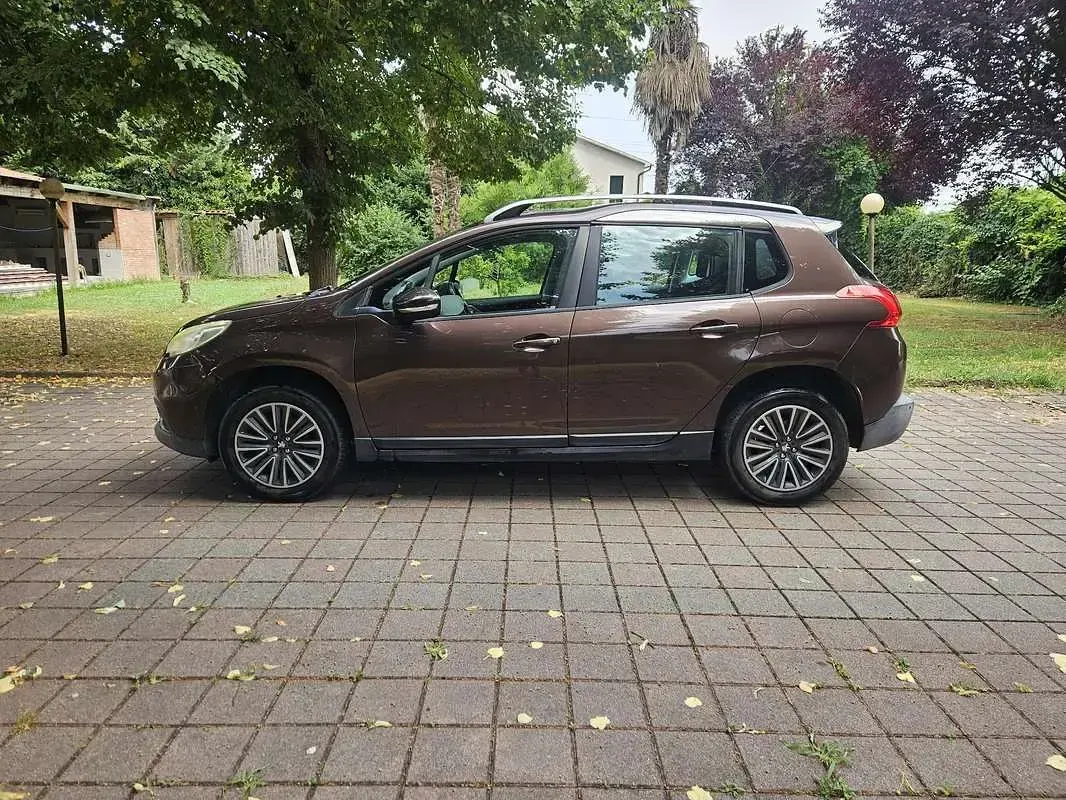 Usata Peugeot 2008 Active 68 CV (50 kW) 2015 Marrone SUV