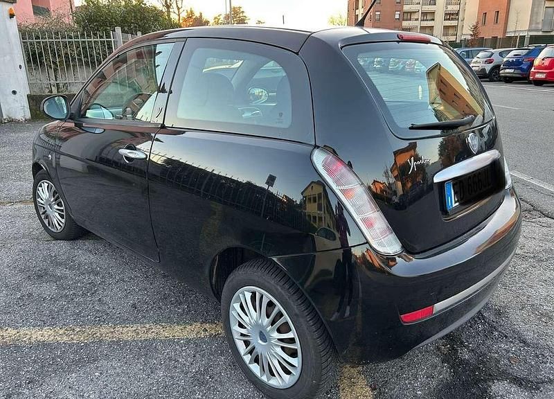 Nero Usata 2010 Lancia Ypsilon Due volumi | 4900 € (Buon prezzo) - Immagine 1/4
