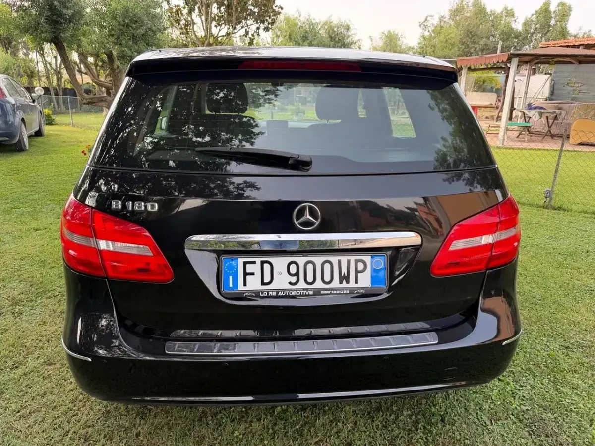 Usata Mercedes B180 Executive 122 CV (89 kW) 2013 Nero Utilitaria