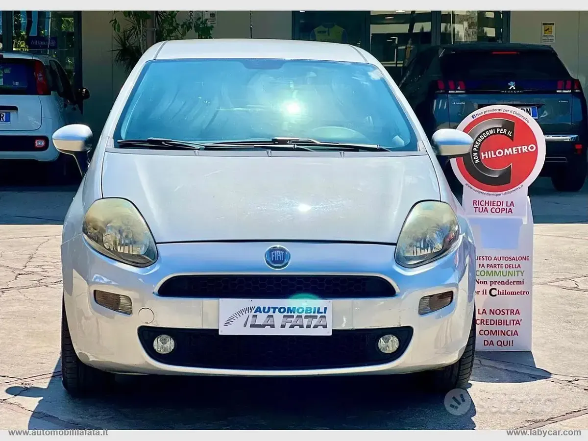 Usata Fiat Punto Lounge 69 CV (50 kW) 2014 Argento Utilitaria