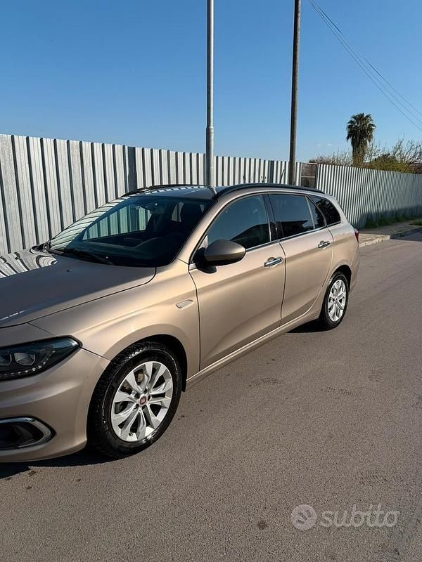 Usata Fiat Tipo Wagon 120 CV (88 kW) 2018 Marrone Station wagon