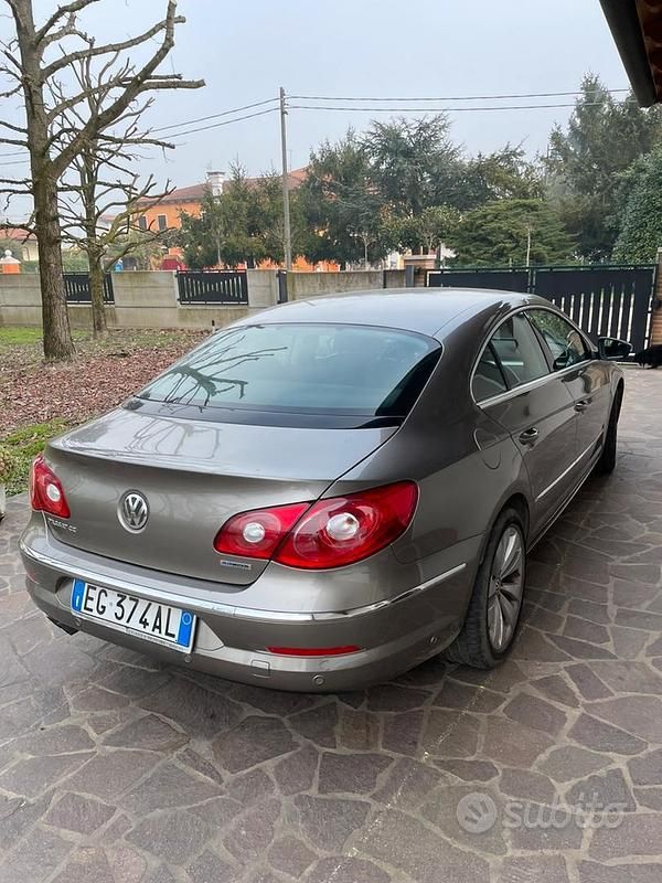 Usata VW Passat 140 CV (102 kW) 2010 Marrone