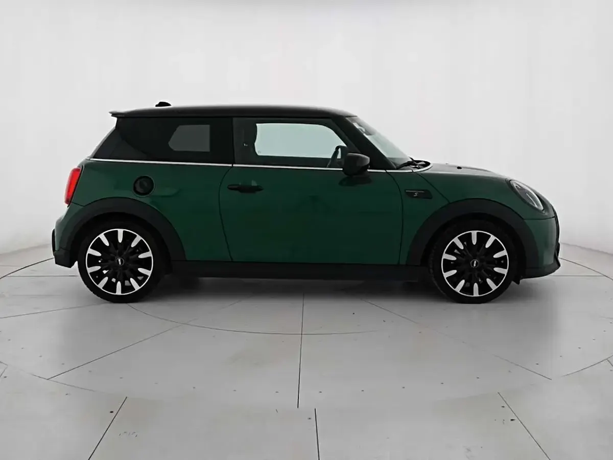 Usata Mini Cooper S Classic 178 CV (130 kW) 2022 British racing green iv Utilitaria