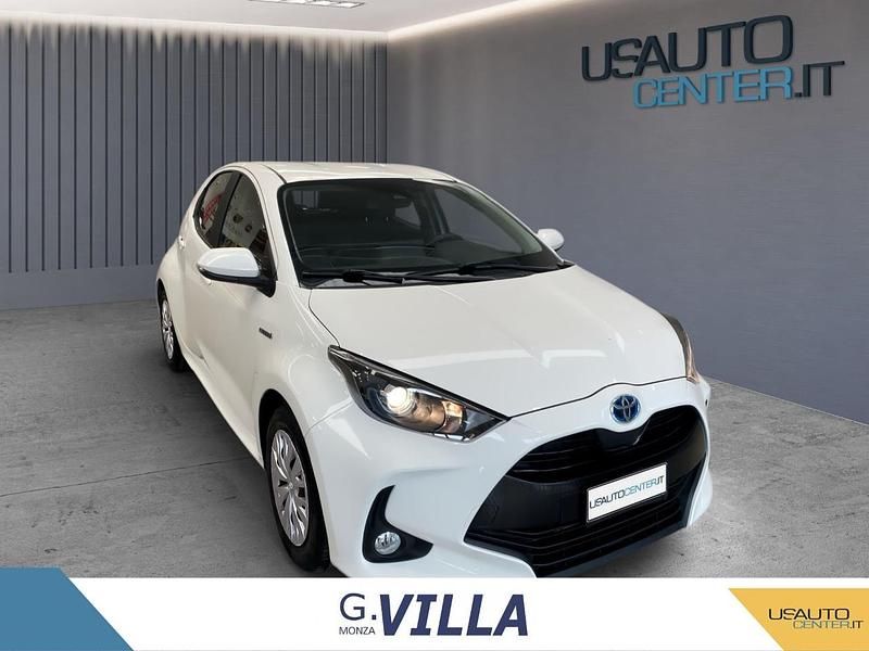 Usata Toyota Yaris Hybrid Business Edition 116 CV (85 kW) 2021 Bianco Utilitaria