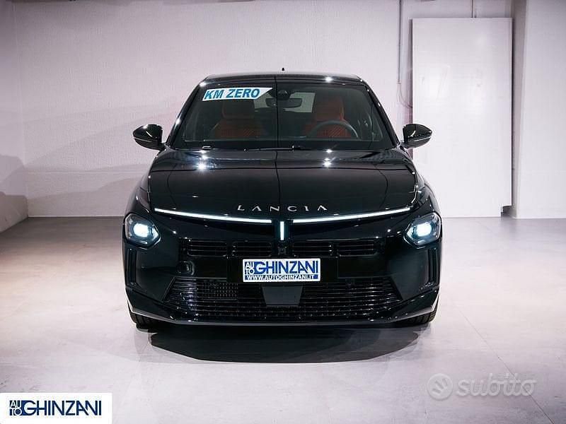 Nuova Lancia Ypsilon 2025 Nero Utilitaria