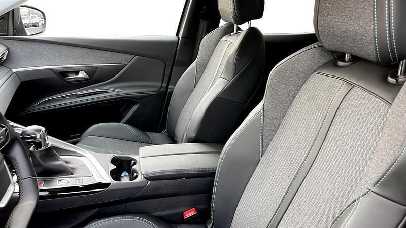 Usata Peugeot 3008 Active 131 CV (96 kW) 2022 Grigio SUV
